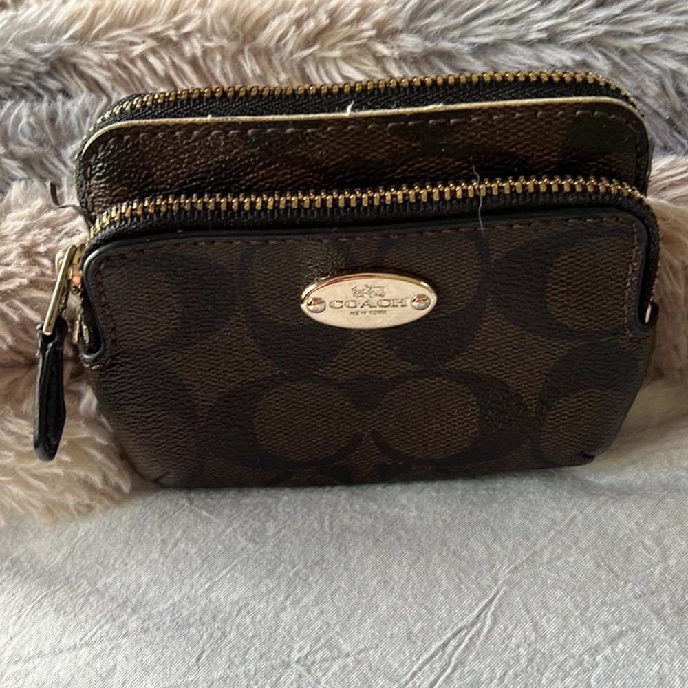 Coach coin purse. Gently used.